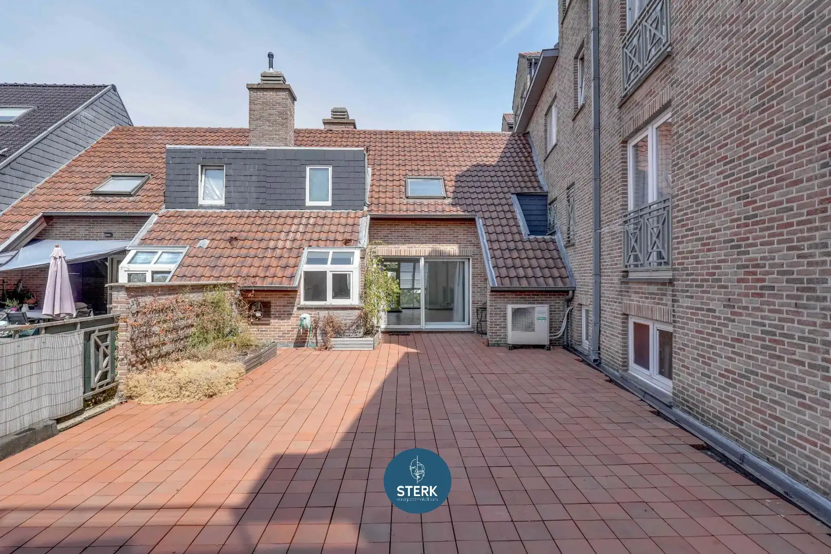 RUIM DUPLEX-APPARTEMENT MET 2 TERRASSEN IN HET CENTRUM VAN LANAKEN !  foto 16
