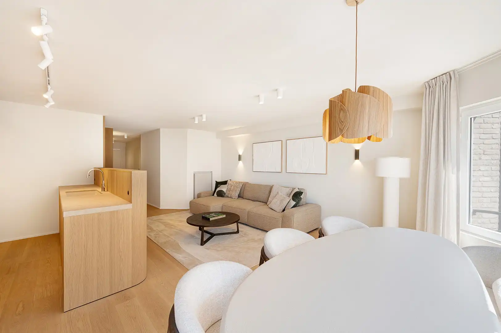 Gerenoveerd 3-slaapkamerappartement met frontaal zeezicht. foto 4