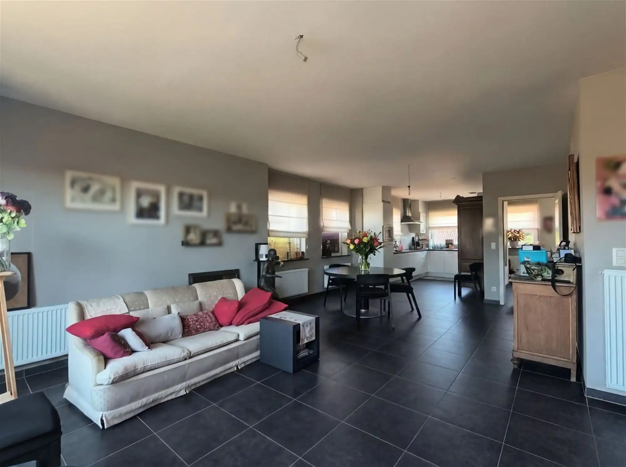 Appartement met groot terras, 2 slaapkamers, dressing en carport. In gebouw met slechts 2 appartementen. foto 5