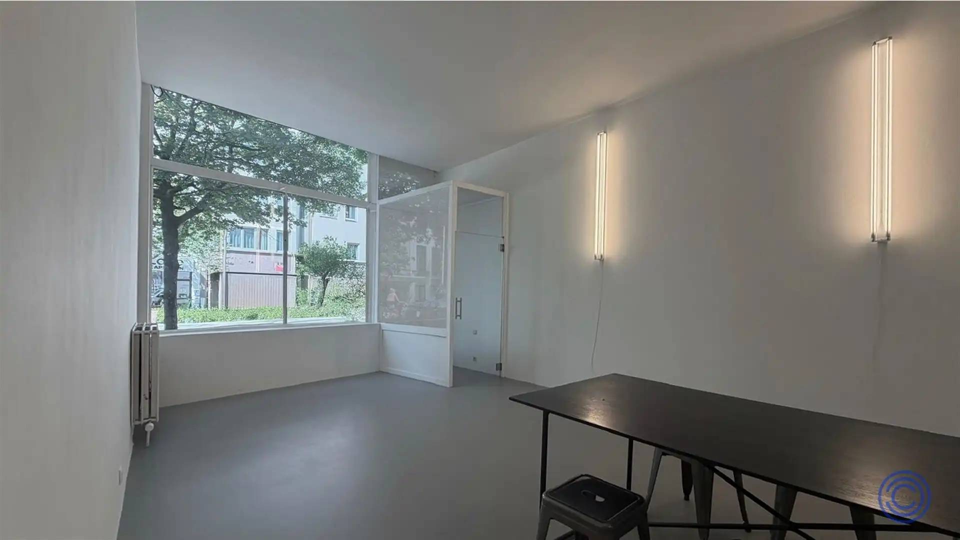 Stijlvolle commerciële ruimte met vitrine – ca. 65 m², uitbreidbaar met 20 m² op de Paardenmarkt. foto 7