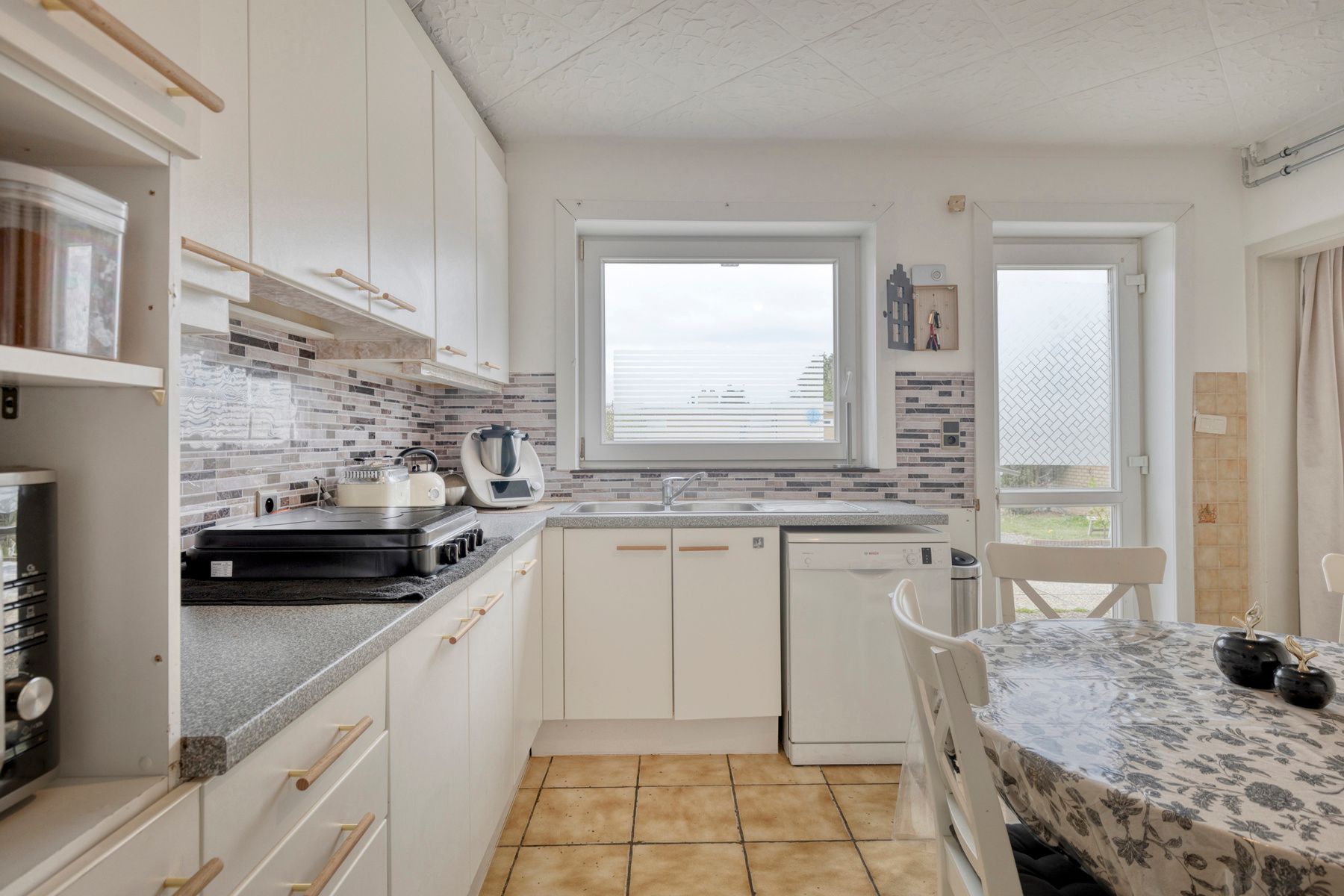 Instapklare GB met 4 slpk, tuin en garage! foto 8