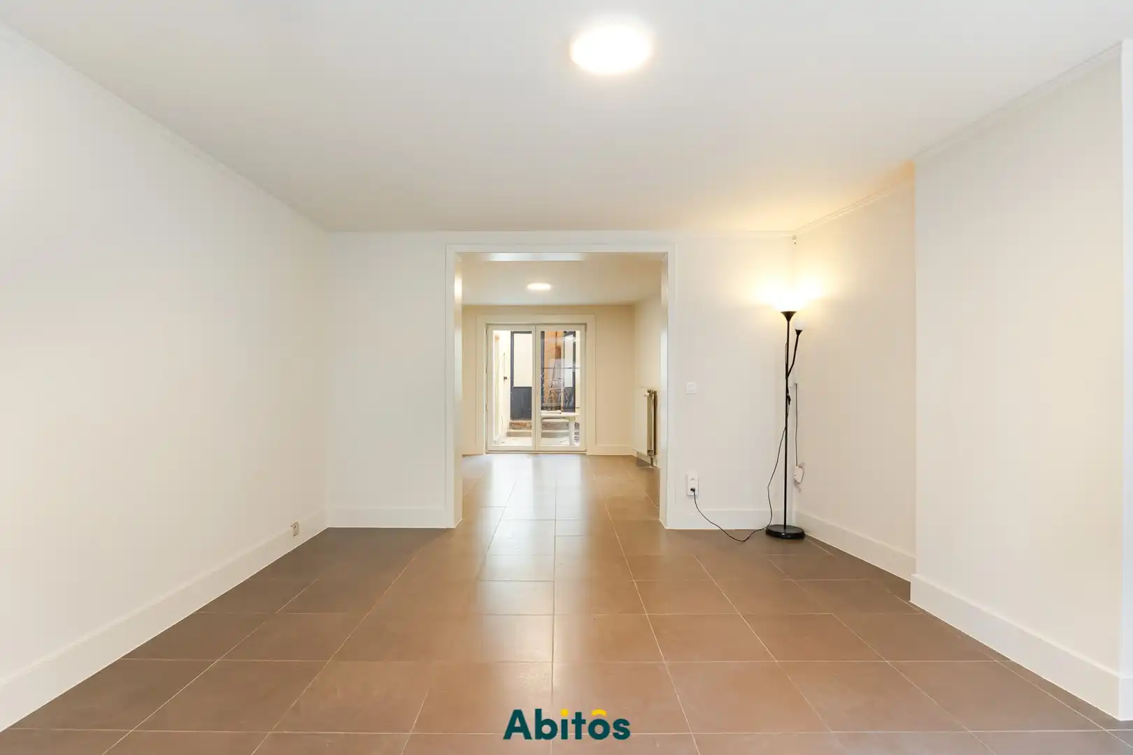 Opgefriste ruime duplex met 2 slaapkamers nabij Vrijdagmarkt foto 6