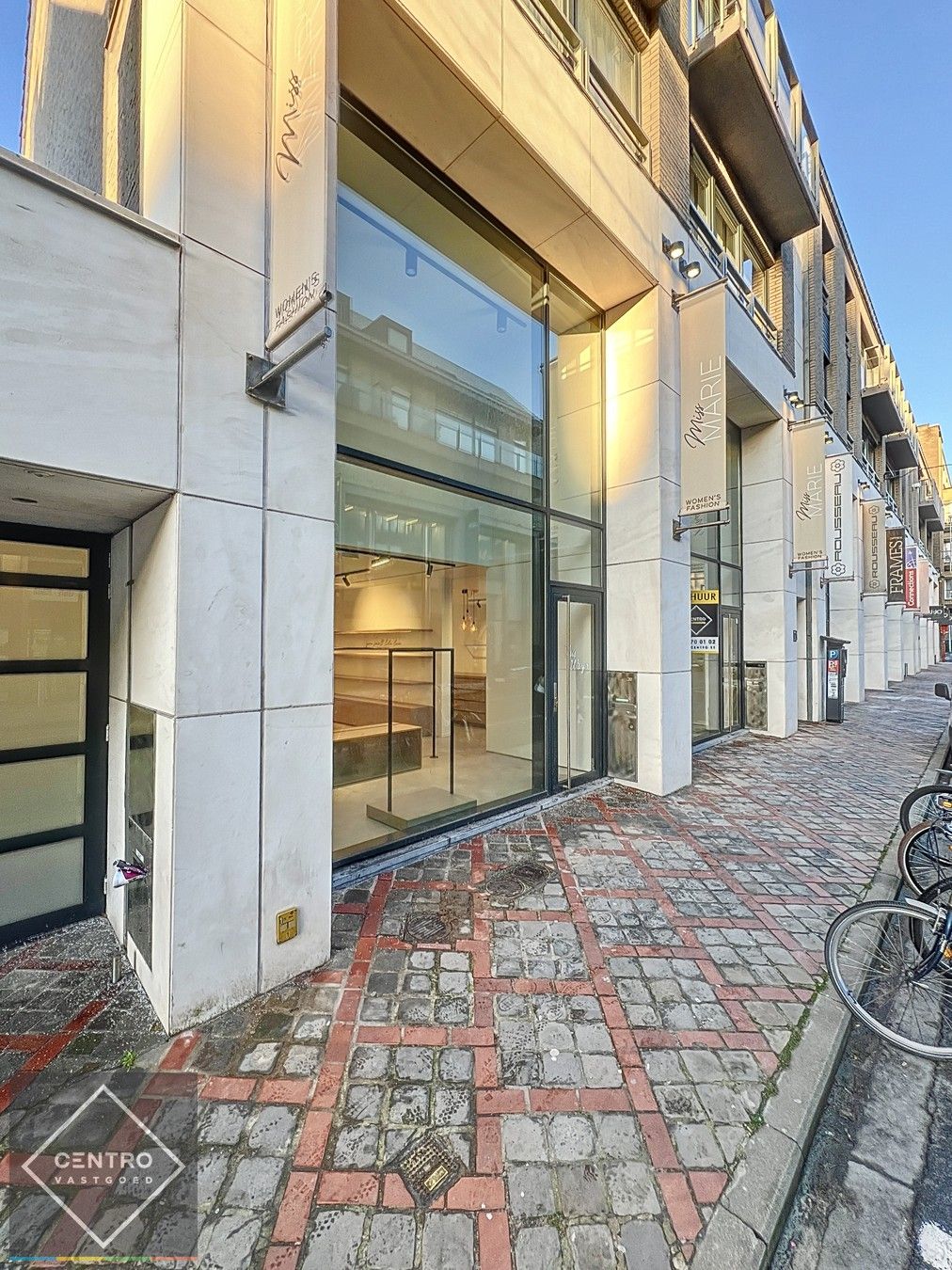 STIJLVOL ingericht handelspand ±122m² (+ terras) TE HUUR  aan de Ooststraat te ROESELARE ! foto 2