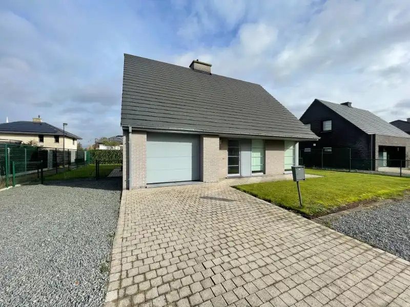 Mooie instapklare villa gelegen in een rustige en recente woonwijk foto 18