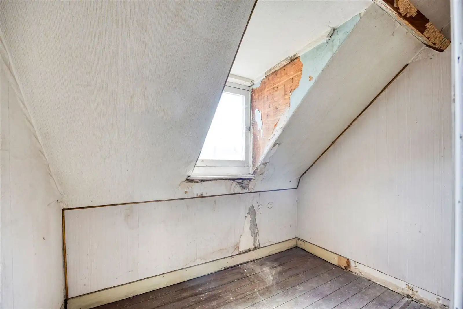Ruime herenwoning met voormalige dokterspraktijk foto 33