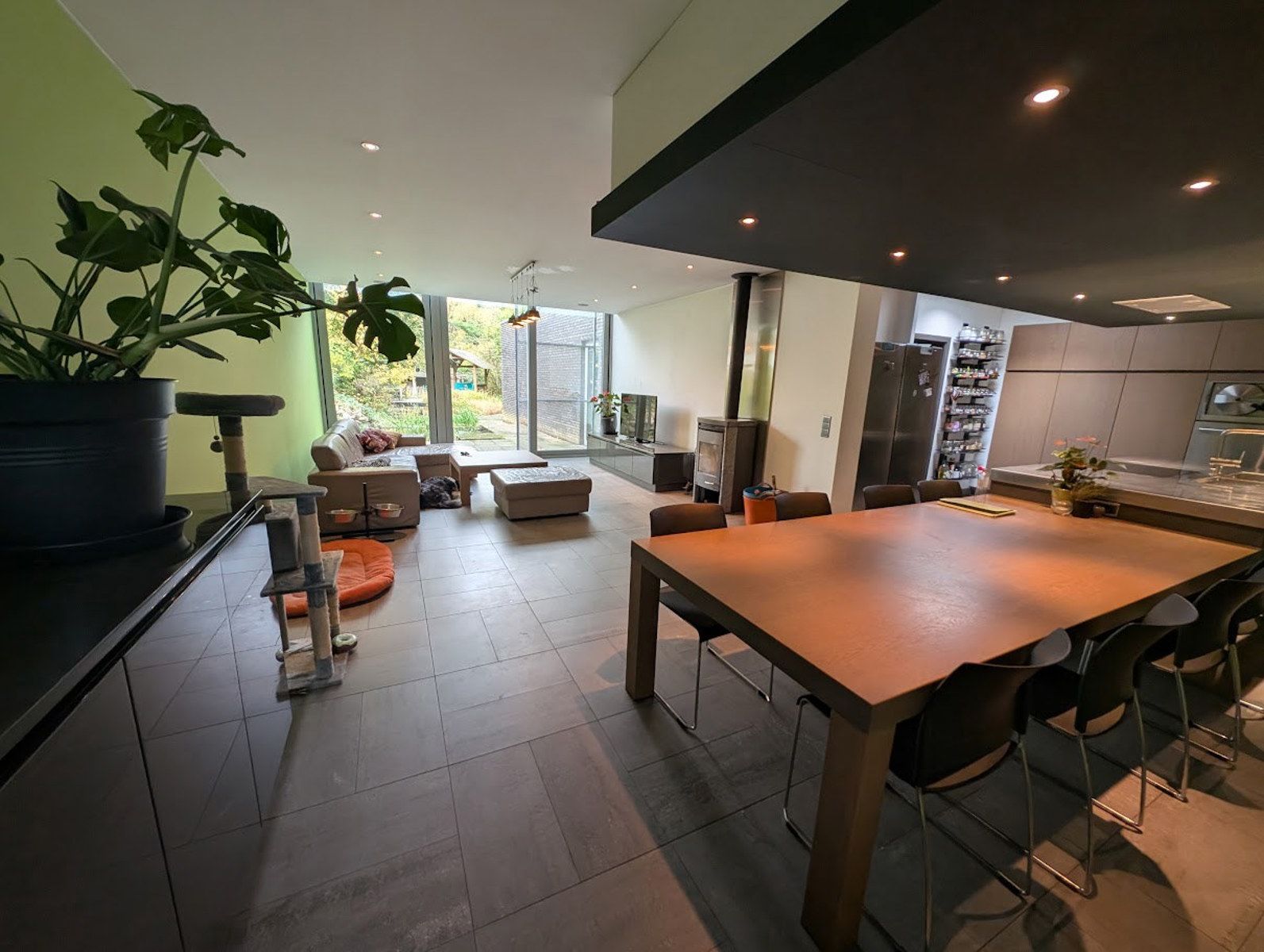 Ruime riante instapklare gezinswoning foto 6