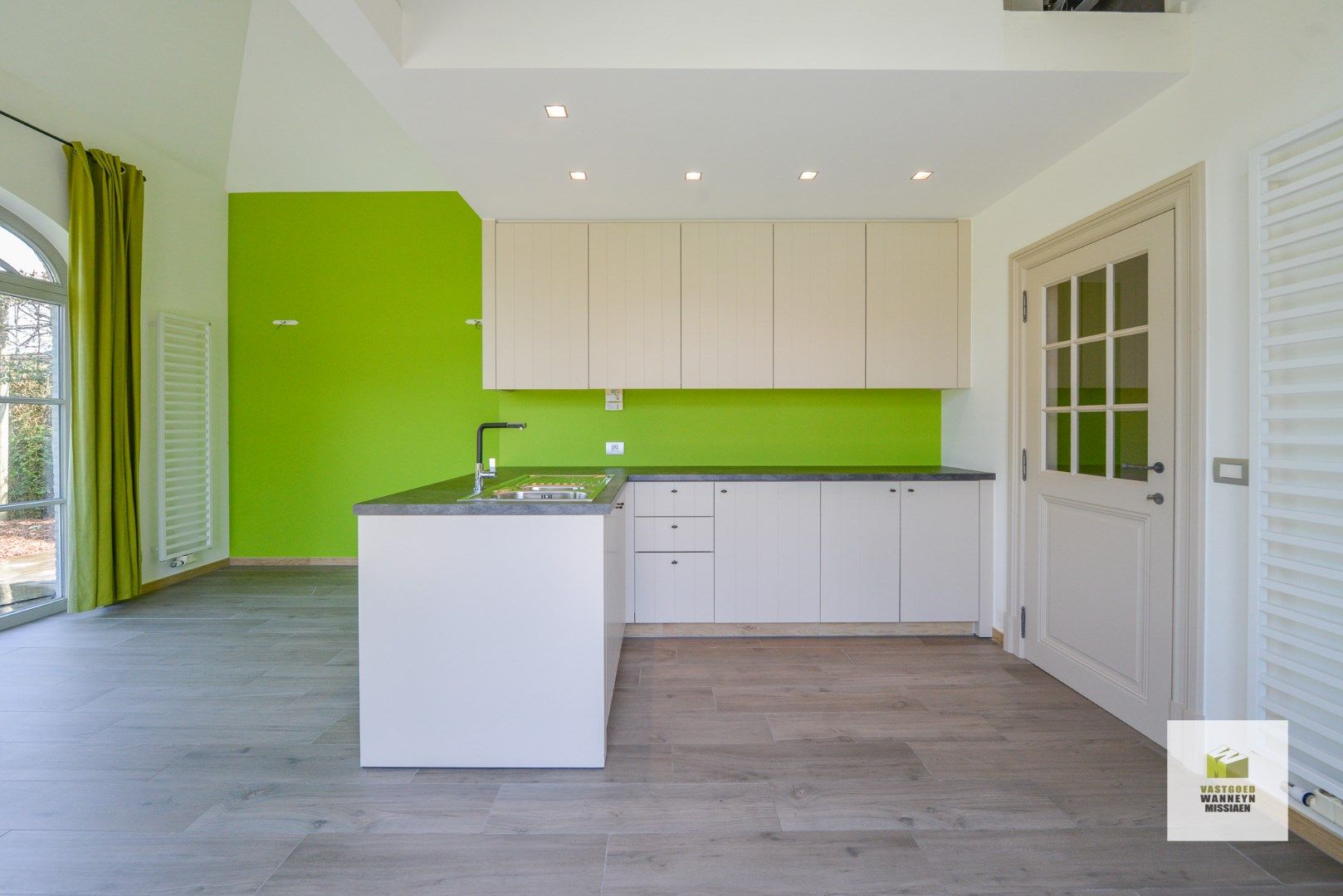 Luxueuze woning met burelen en woonst met zwembad foto 30