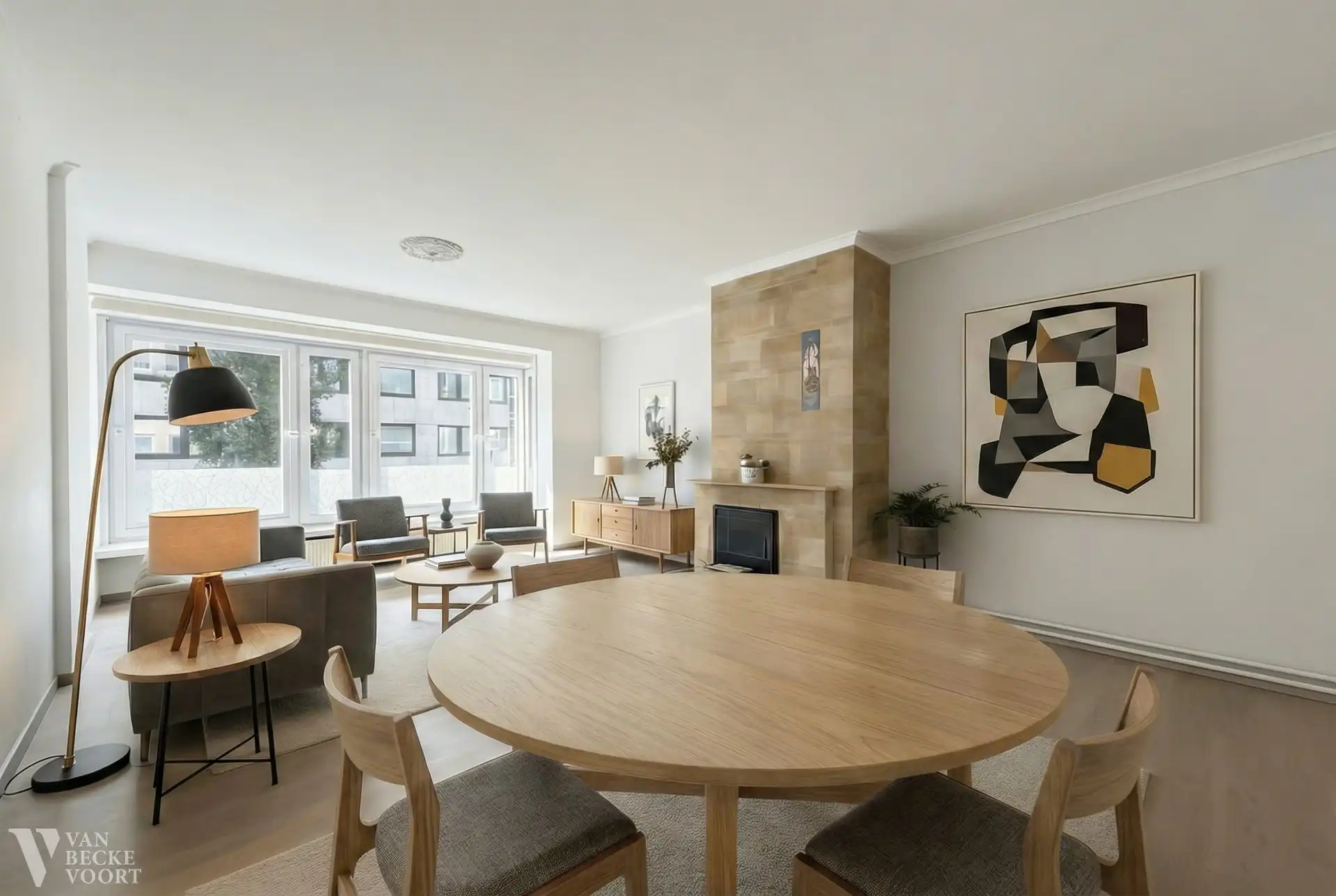 Ruim appartement met 2 slaapkamers foto {{pictureIndex}}