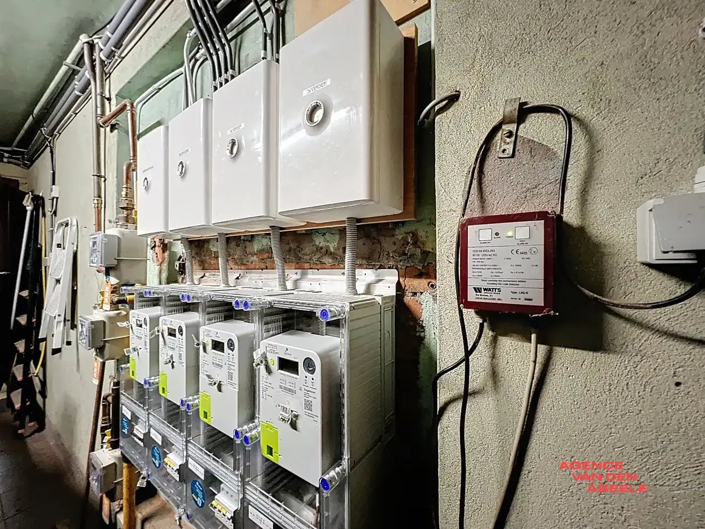 Opbrengsteigendom met 3 appartementen en 2 garages gelegen langs de Damse Vaart foto 15