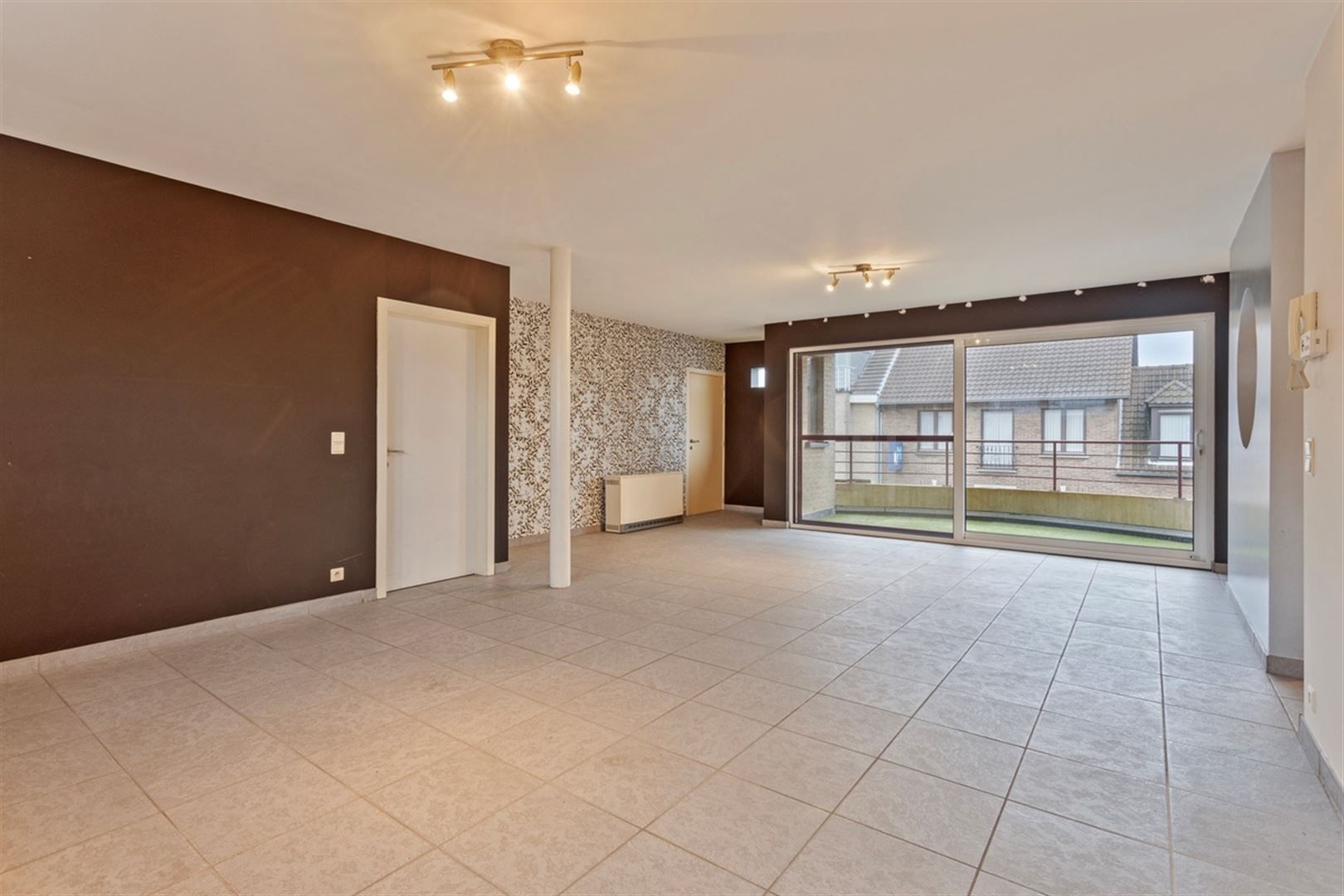 ZEER ruime woonst met 3 slaapkamers (169 m²) en zolder foto 2