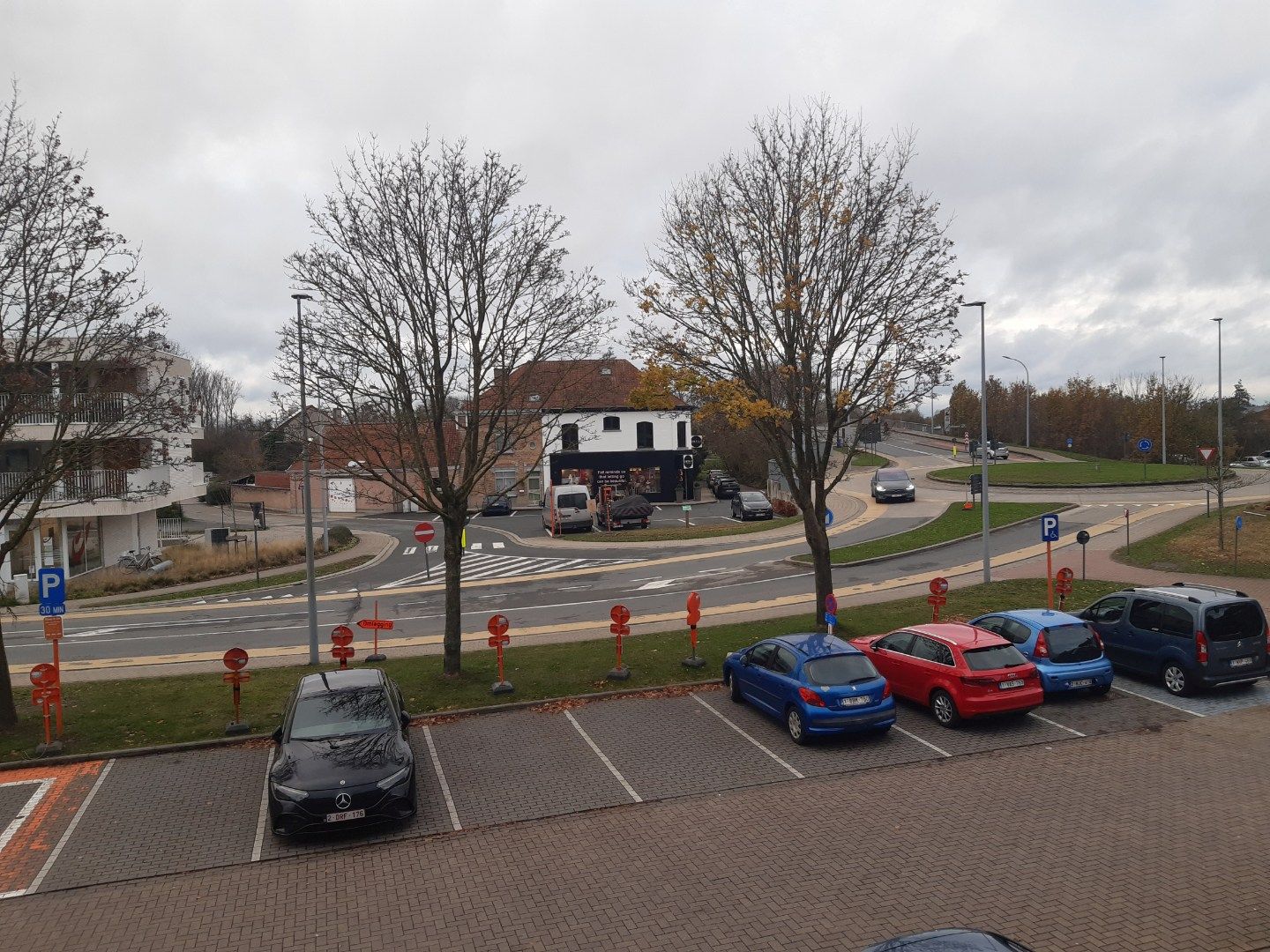 Ruim en lichtrijk appartement - centrum Gavere.  foto 12