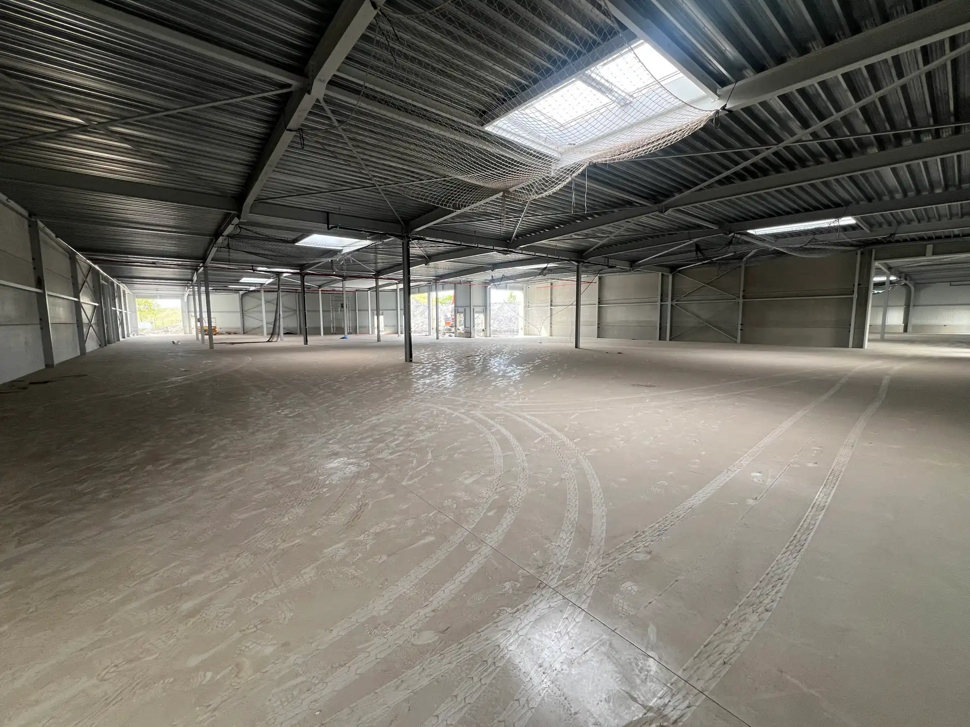 Bedrijfsgebouw op toplocatie in Houthalen, direct aan de E314 foto 4