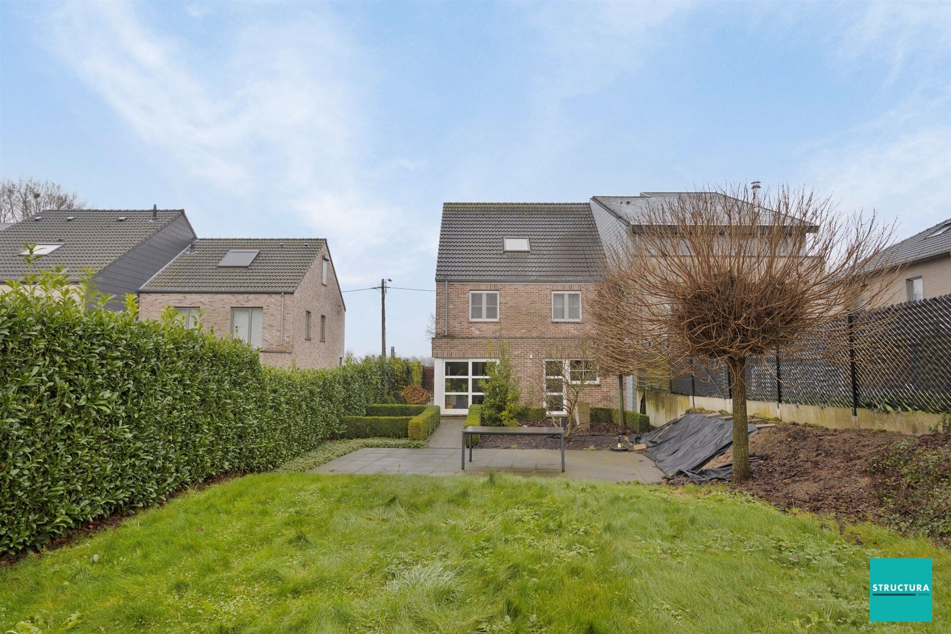 Instapklare recente driegevelwoning nabij centrum Brussegem foto 17