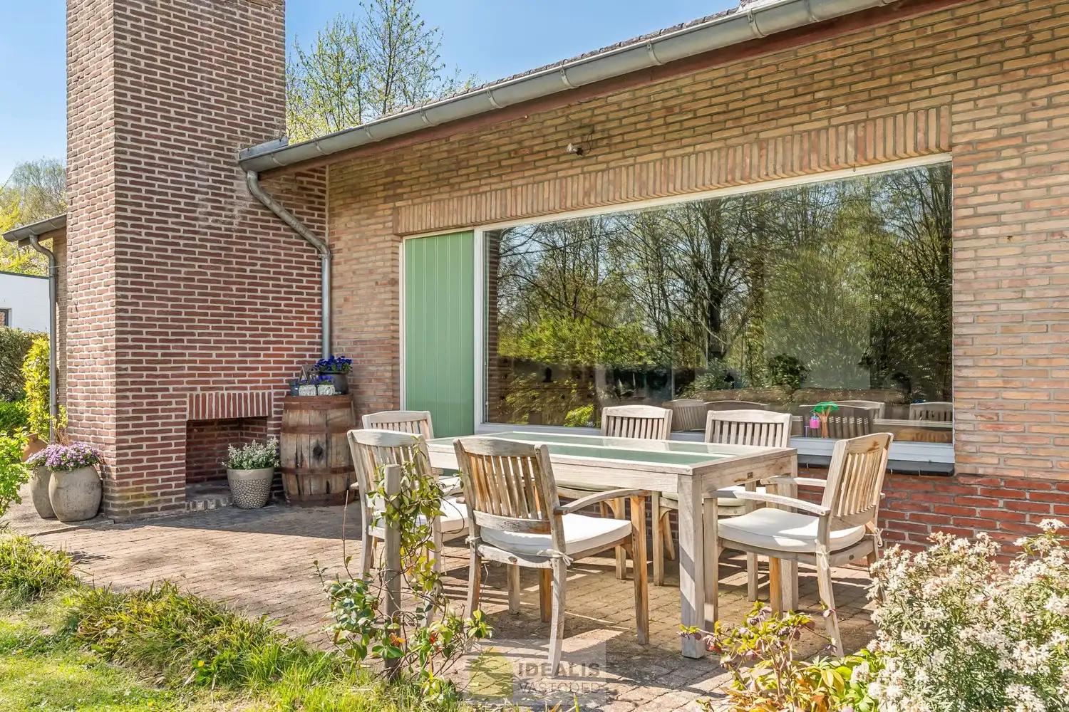 IDEALIS VASTGOED – Goed onderhouden en aangename gelijkvloerse woning met 2 slaapkamers op een prachtig, ruim en uiterst breed perceel foto 30