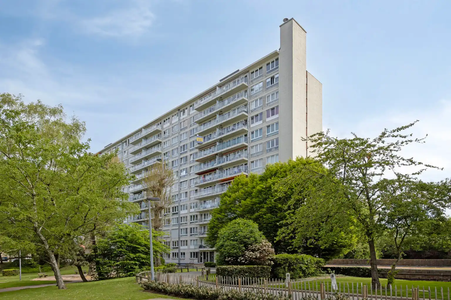 Volledig gerenoveerd appartement met uitzicht op het park foto {{pictureIndex}}