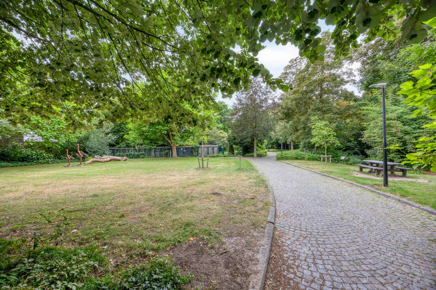 Ruim gelijkvloersappartement in hartje Zele! foto 12