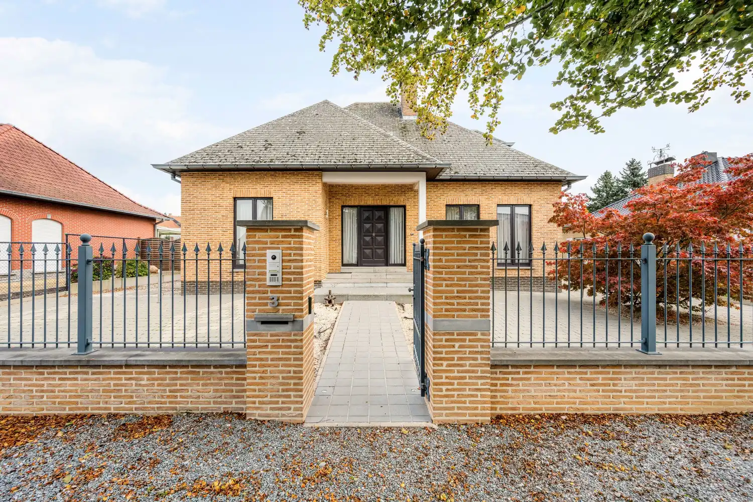Ruimte, rust en bereikbaarheid: Solide villa met zwembad en achteringang op toplocatie in Erembodegem foto 7
