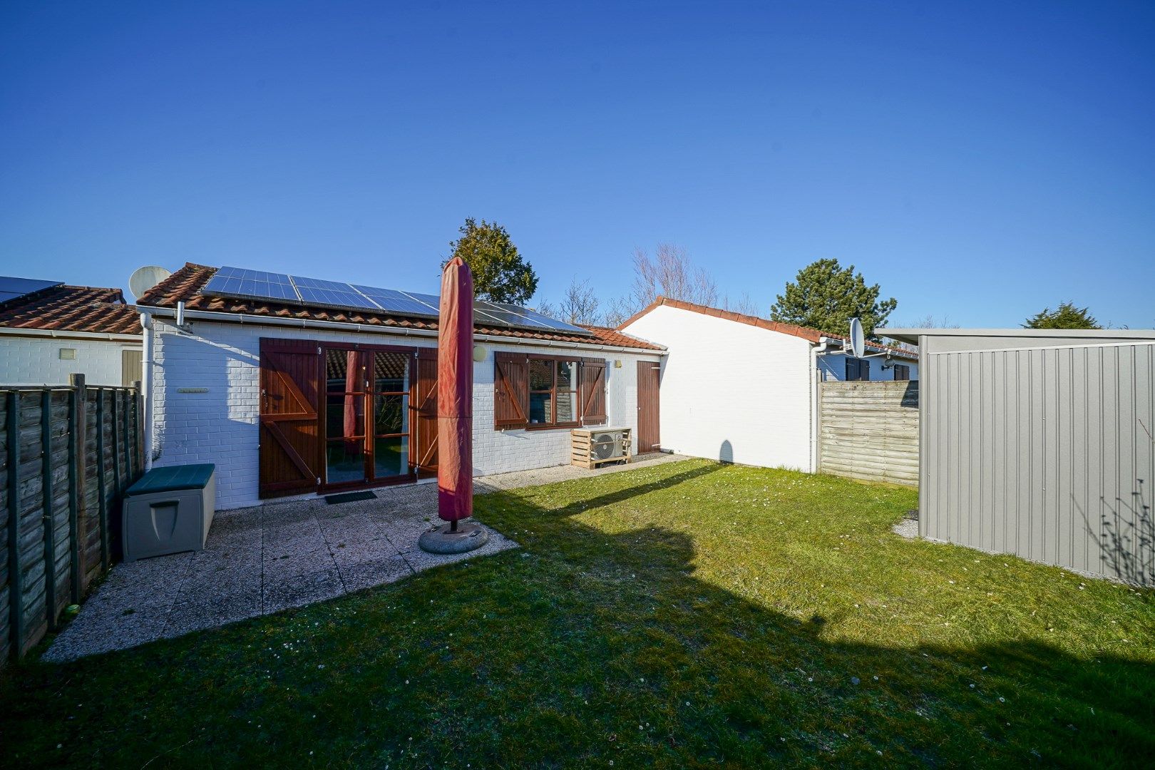 Instapklare vakantiewoning met zonnige tuin en 2 slaapkamers foto 7
