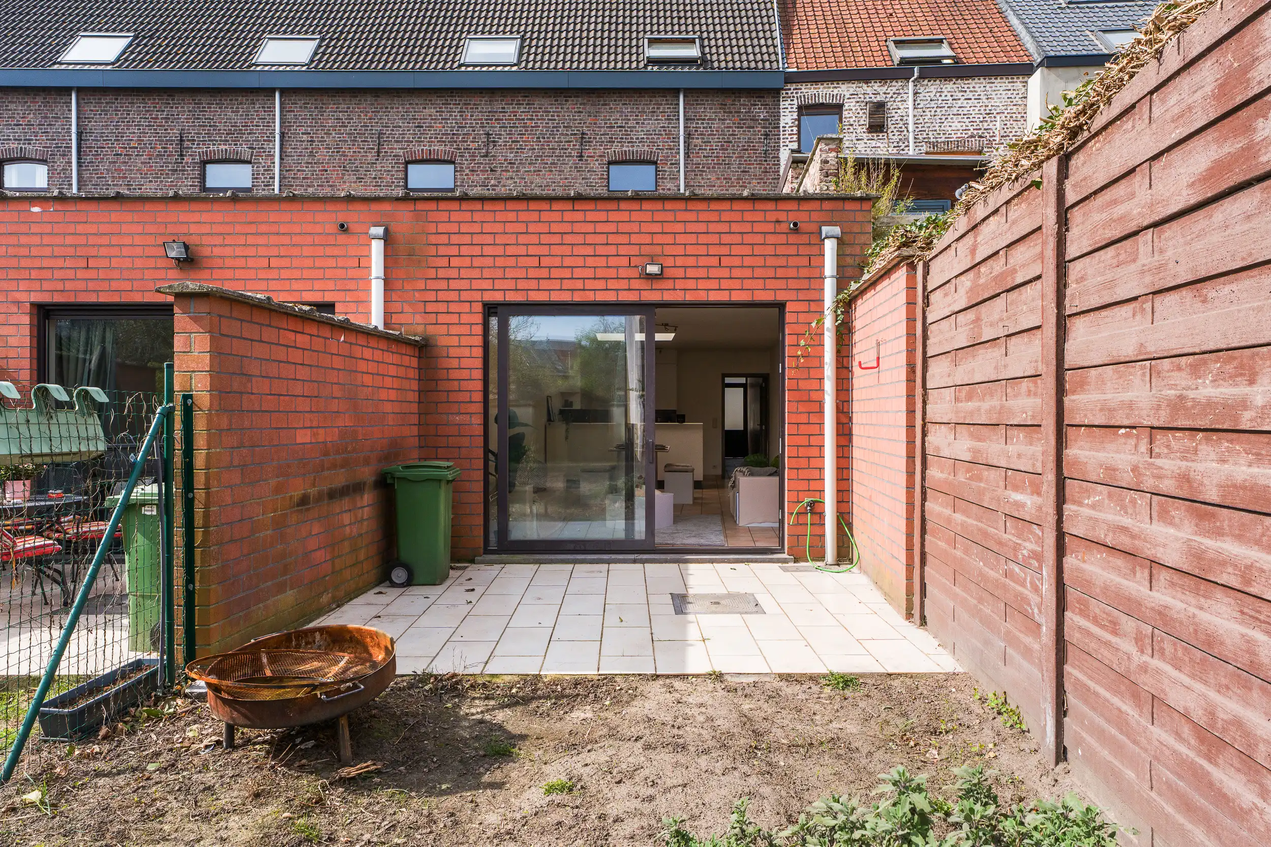 Ruime gezinswoning met zonnige tuin in Sint-Amandsberg foto 17