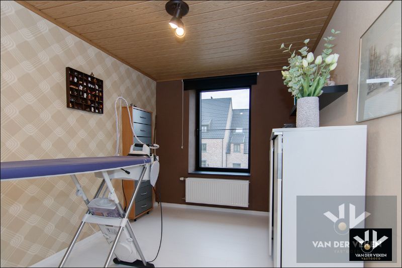 Karaktervolle en ruime woning met hoogwaardige afwerking en bijgebouw te As foto 24
