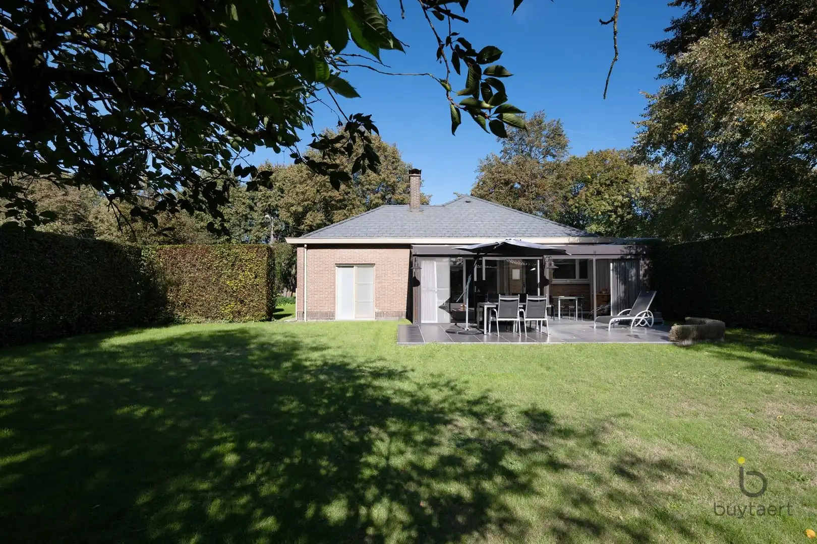 Aangenaam GELIJKVLOERS landhuis in een fijne en groene omgeving! foto 30