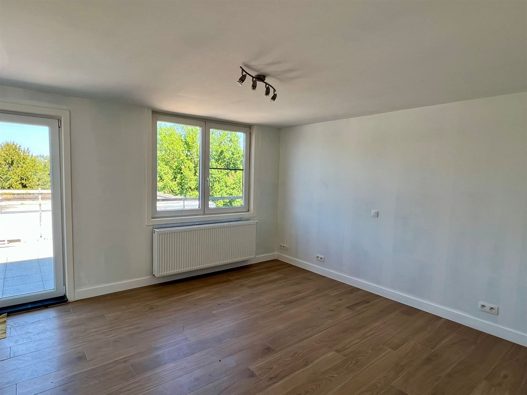 Gerenoveerd appartement met 2 slaapkamers, dakterras  en parking foto 4