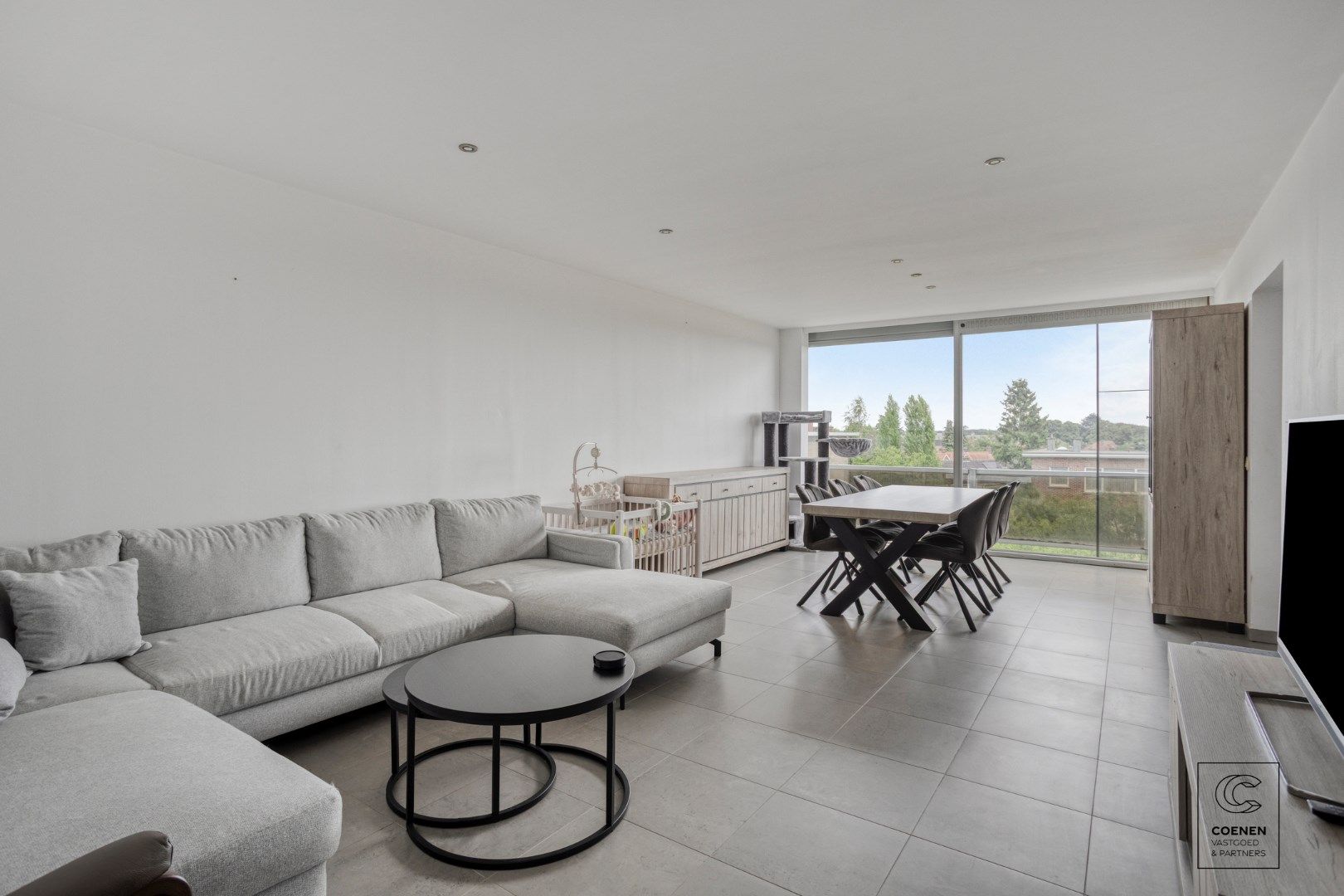 Instapklaar appartement met 2 slpk's nabij het centrum van Schoten foto {{pictureIndex}}