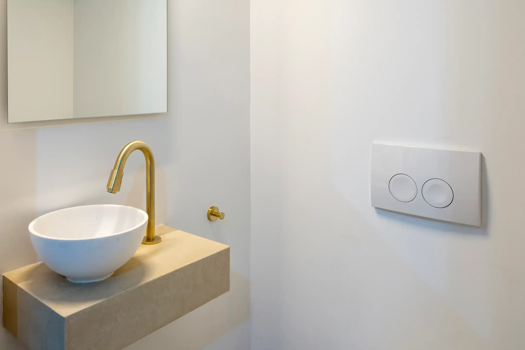 Prachtig gerenoveerd 2 slpk app met aangename tuin foto 10