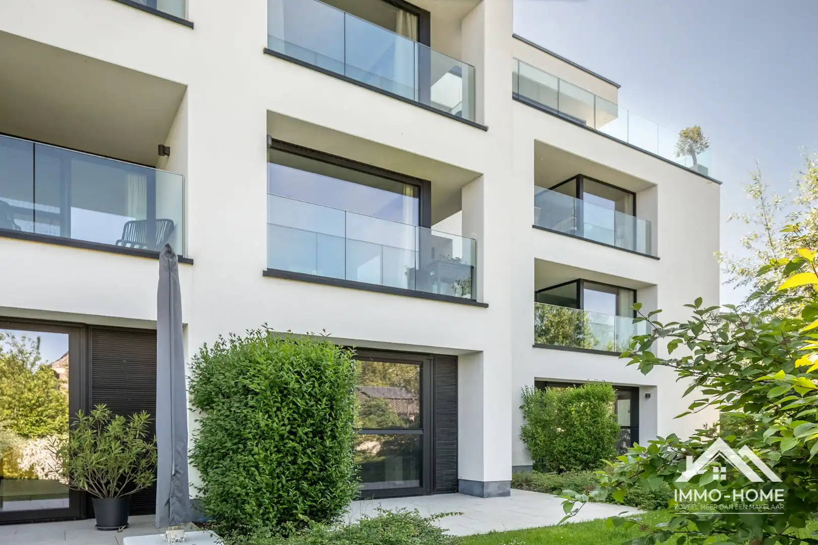 Instapklaar modern appartement met autostaanplaats foto 17