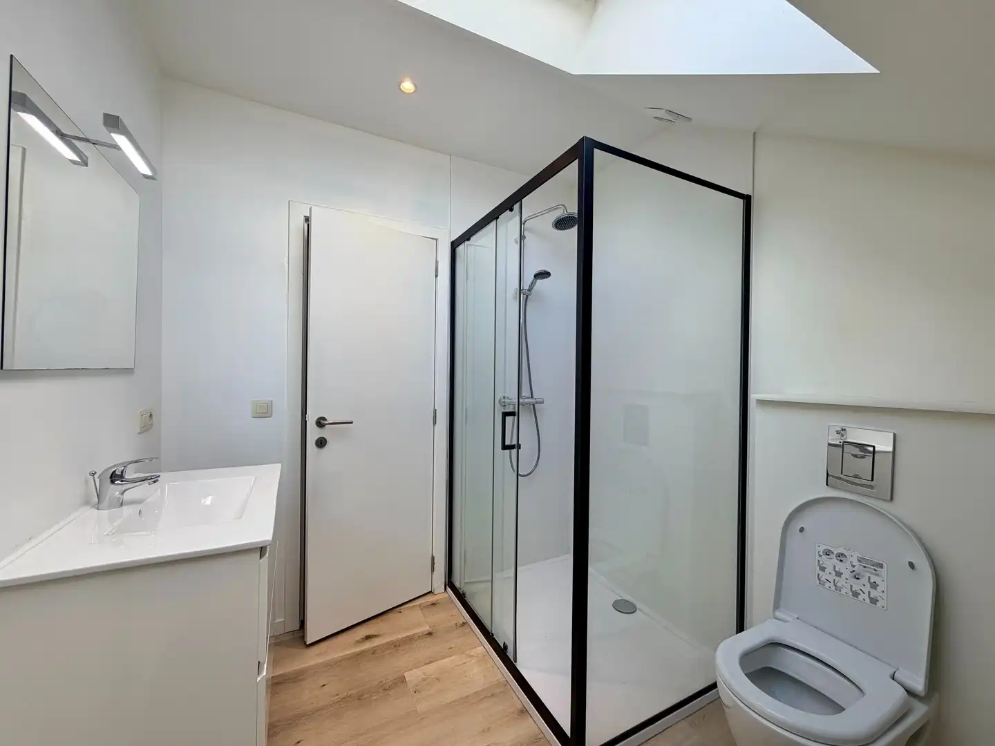 Gerenoveerd duplex-appartement met twee slaapkamers te Ardooie centrum! foto 9