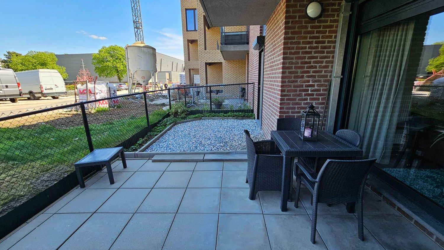 Modern gelijkvloers appartement met terras foto 8