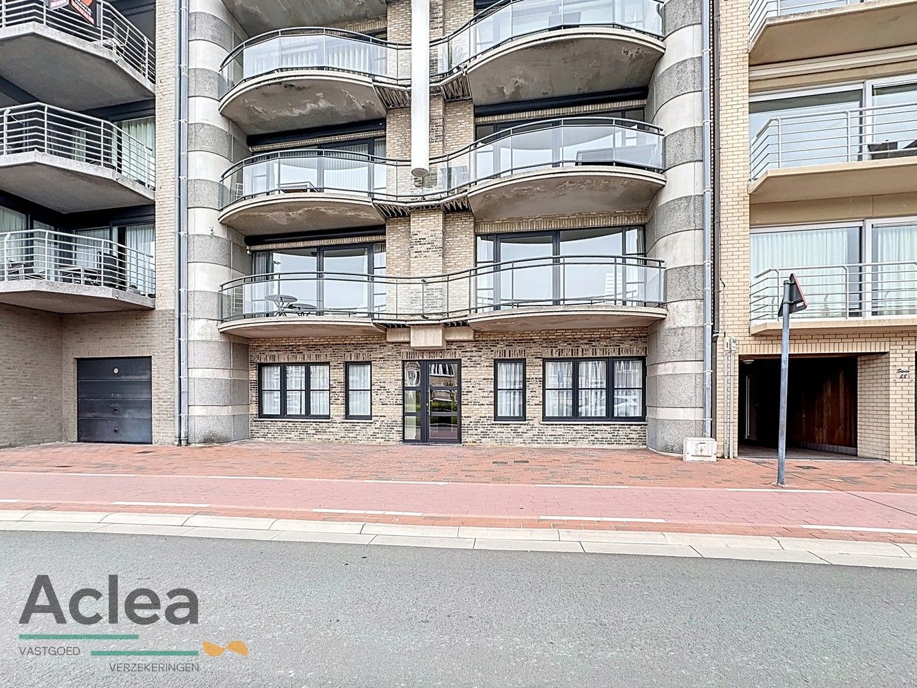 bijzonder ruim appartement met terras foto 17