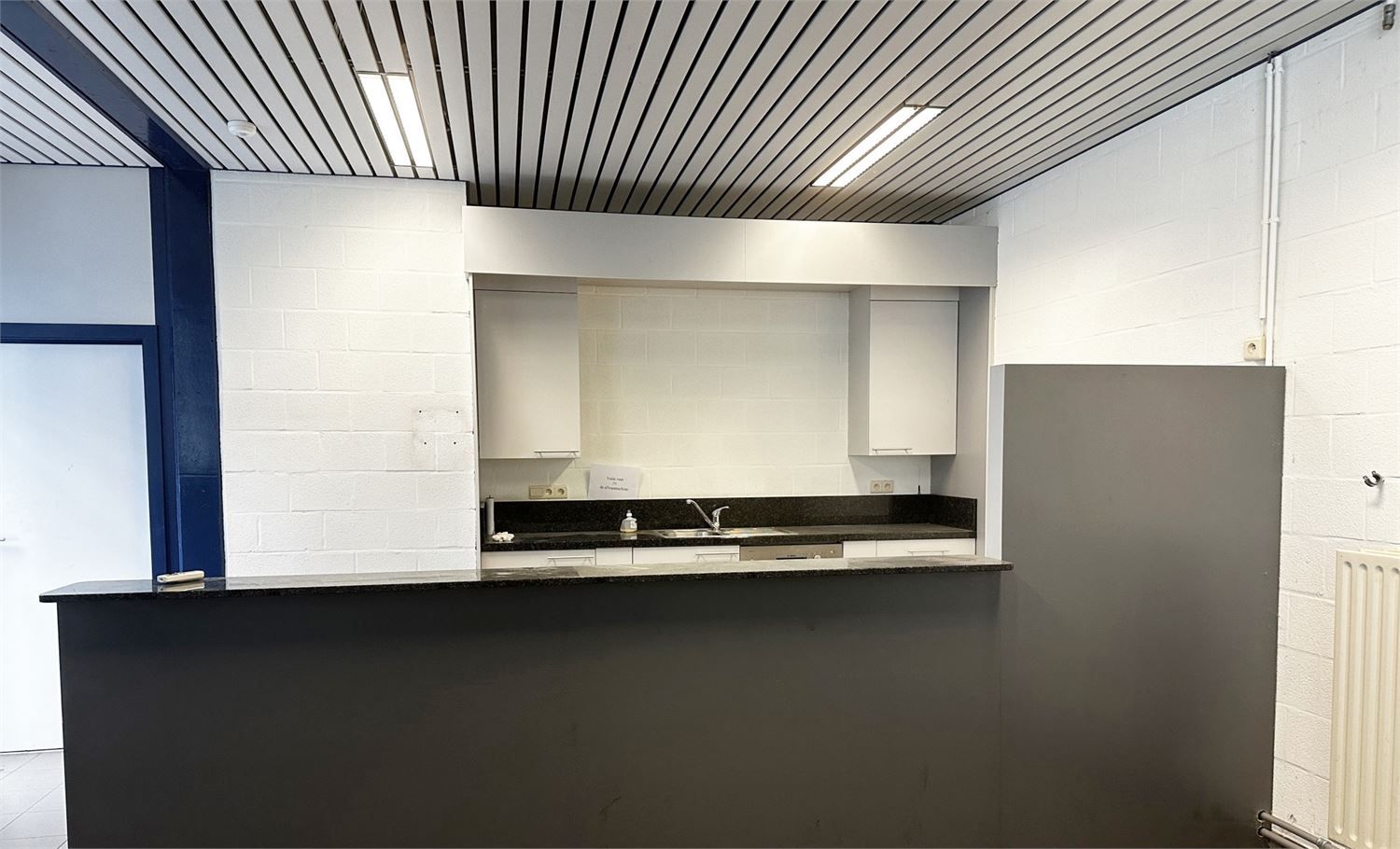 ERG RUIM KANTOOR NABIJ OPRIT AUTOSTRADE foto 5