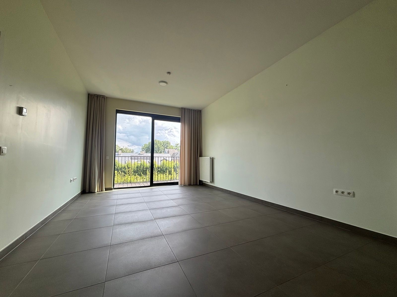 TE KOOP: Zeer mooie Serviceflat 2 SLAAPKAMERS en terras! foto 6