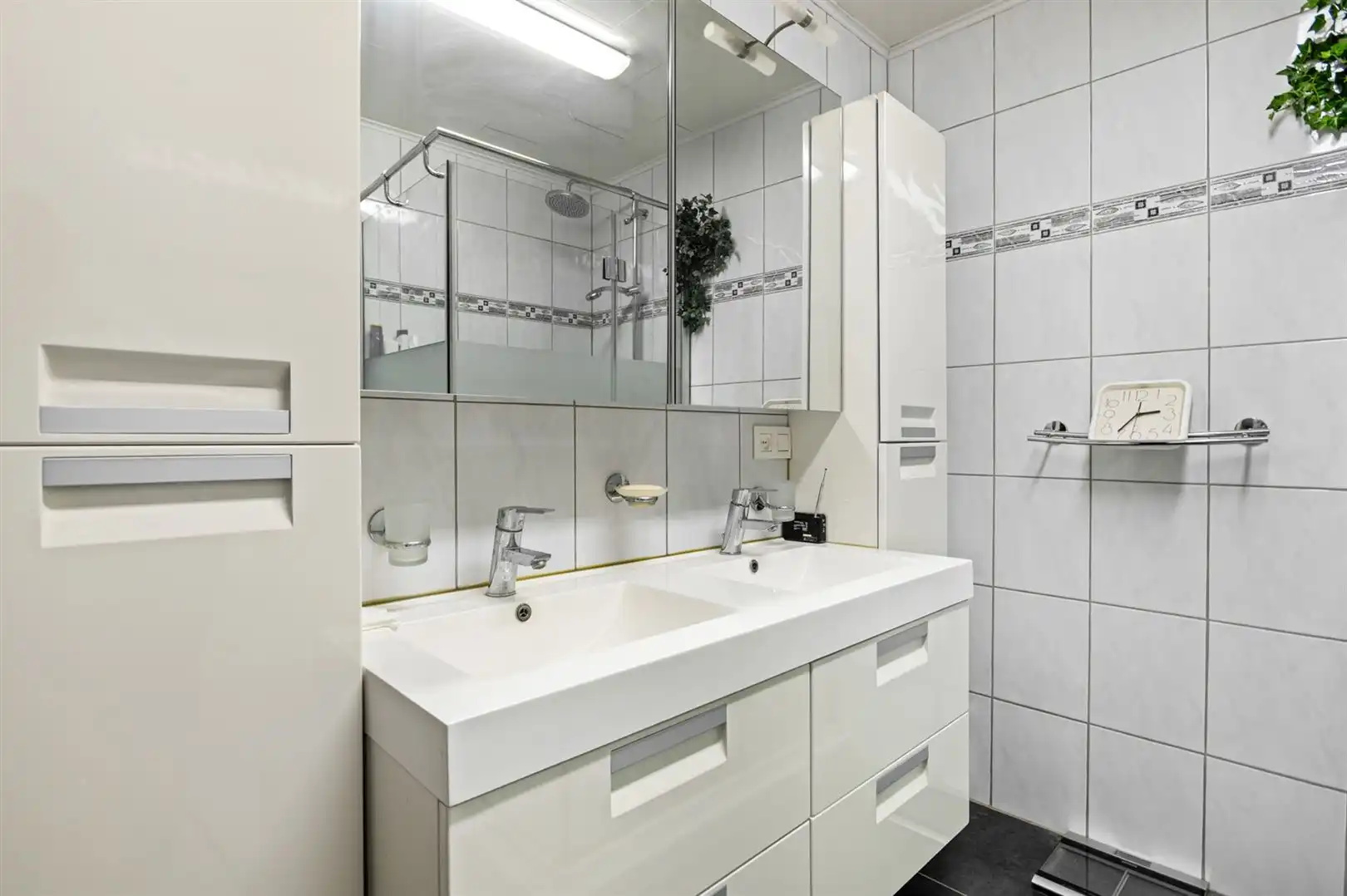 Ruim 3-slaapkamerappartement in Deurne-zuid foto 12