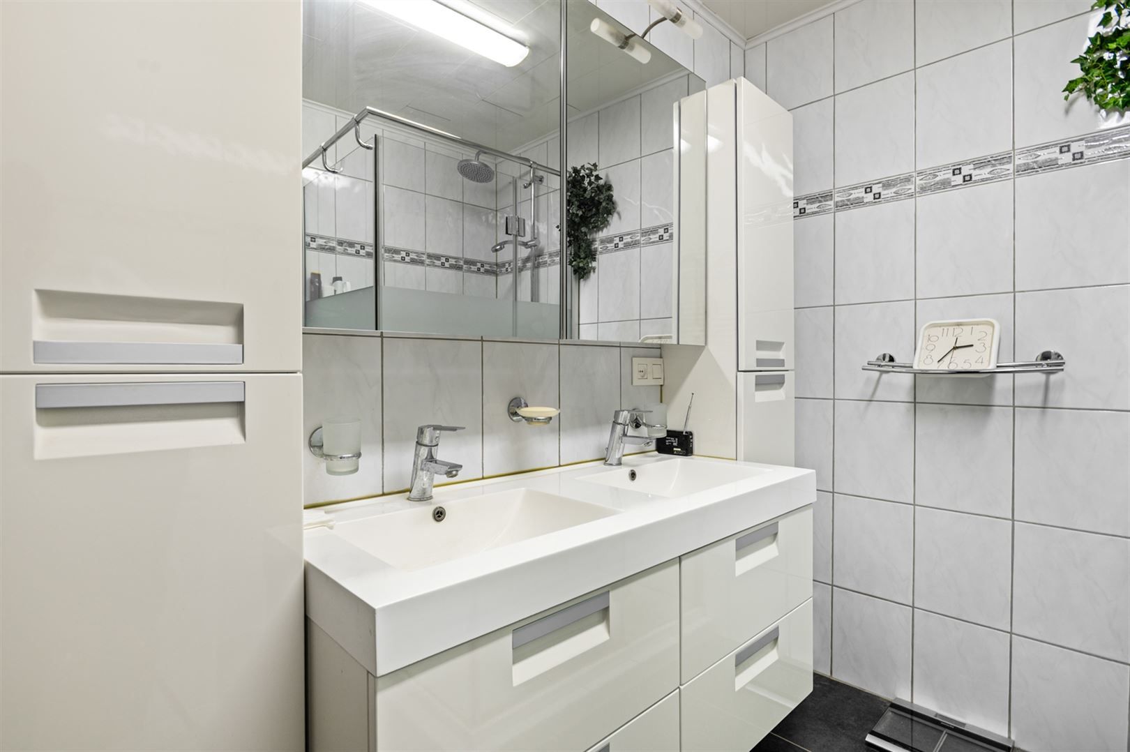 Ruim 3-slaapkamerappartement in Deurne-zuid foto 12