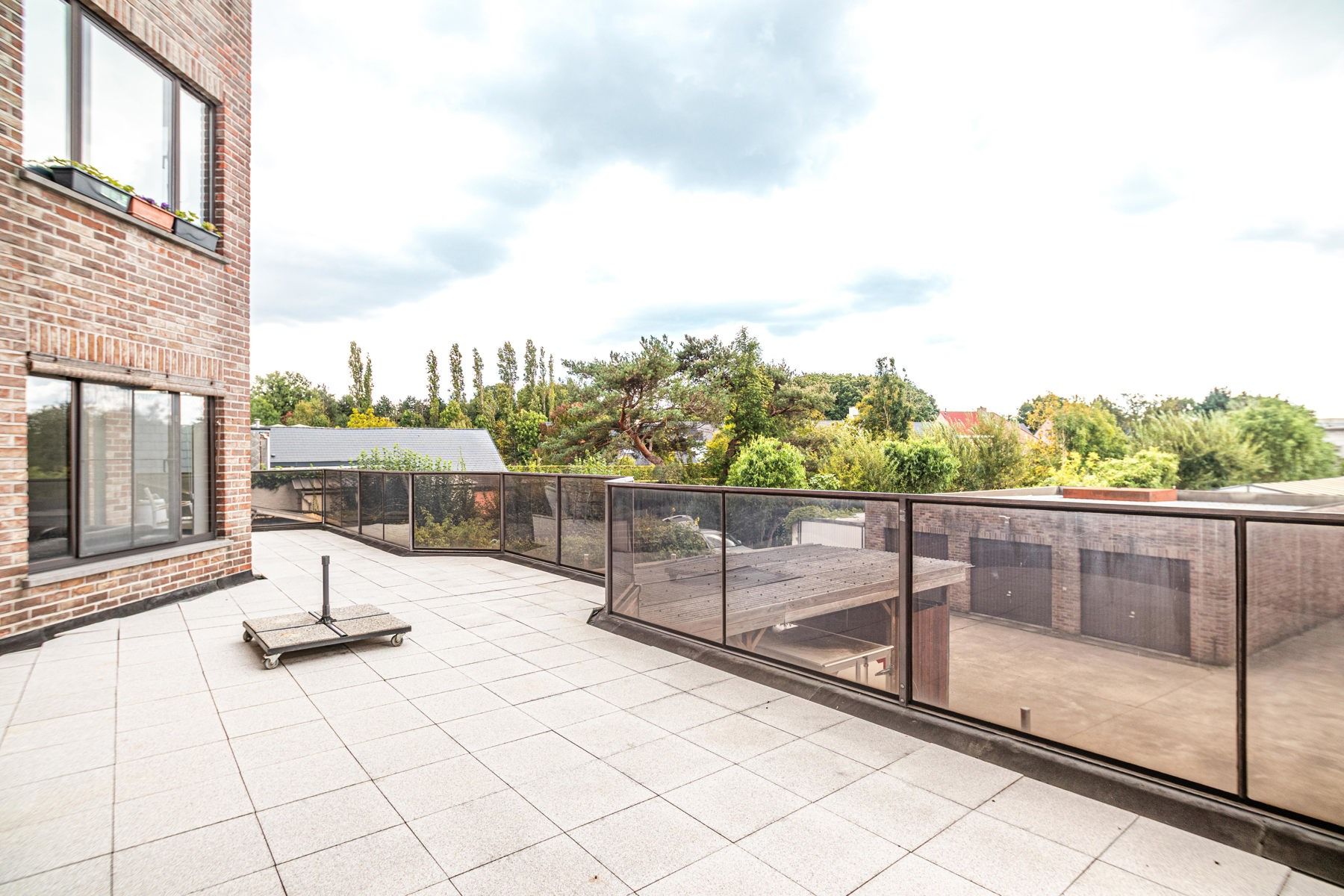 Ruim appartement met 2 slaapkamers, zonnig terras en garage foto 11