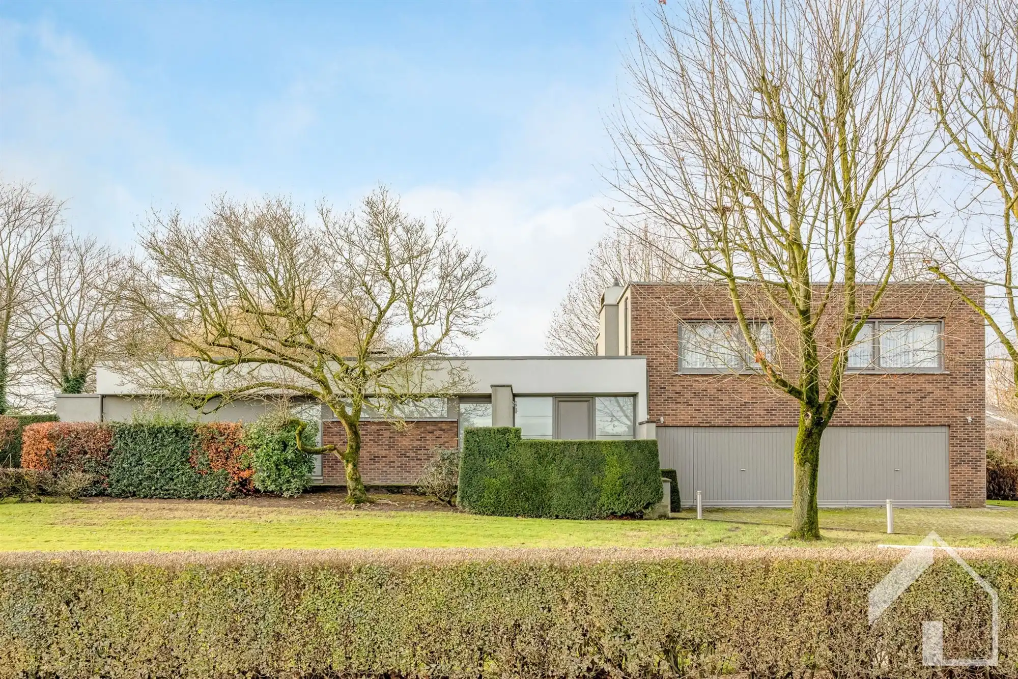 Privéwoning met bedrijfspand foto {{pictureIndex}}