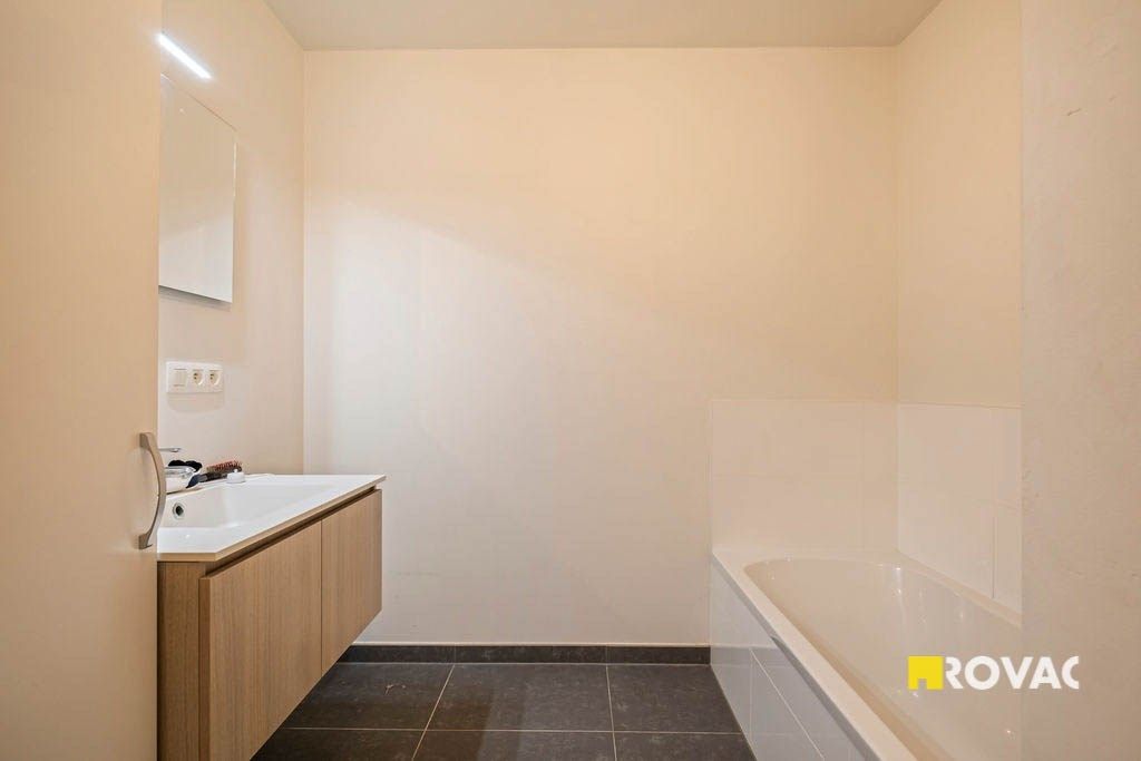 Zeer recente en ruime woning met 4 slaapkamers, garage en tuin foto 12