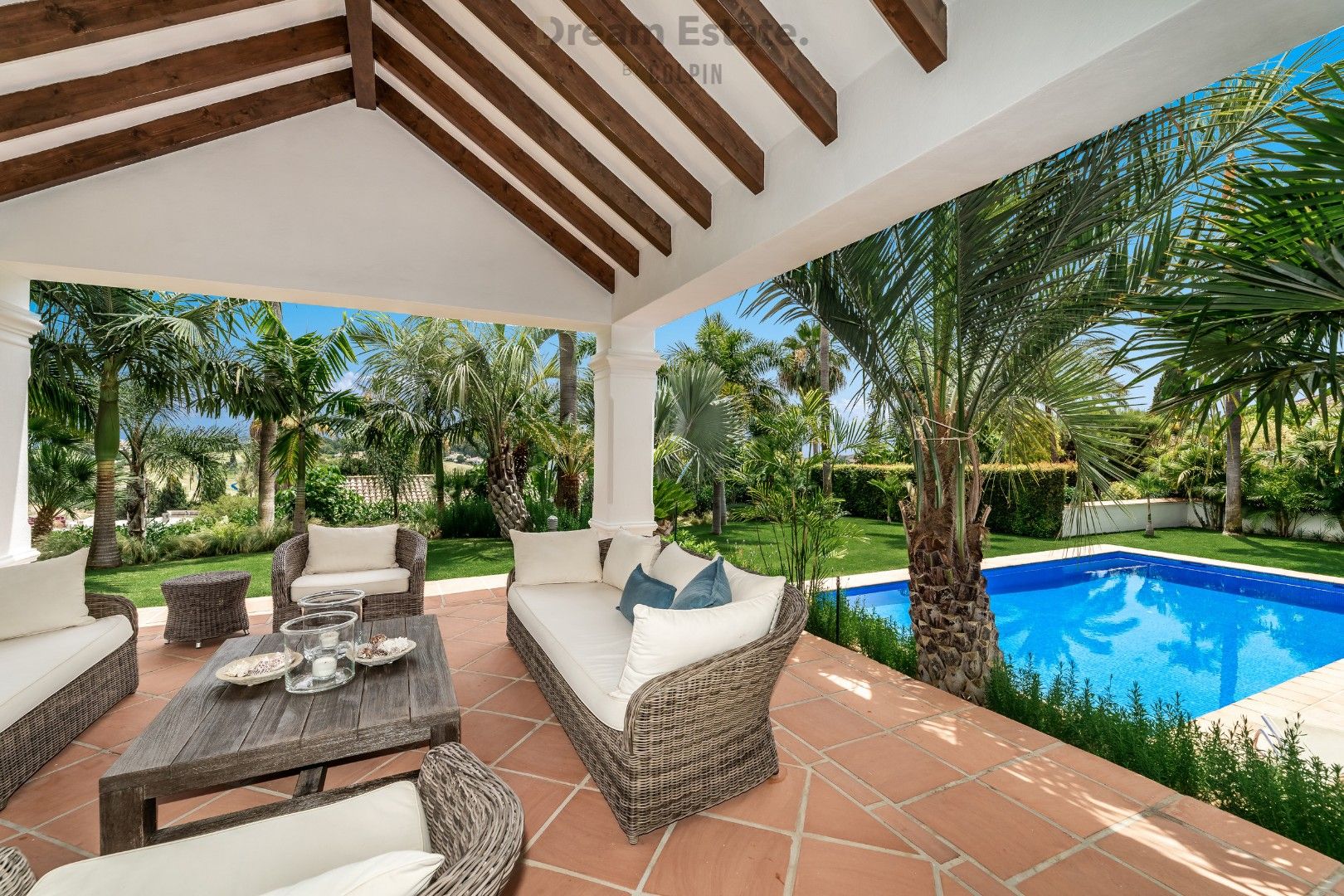 Een werkelijk prachtige Andalusische villa tegenover de golf te Benahavis regio. foto 11