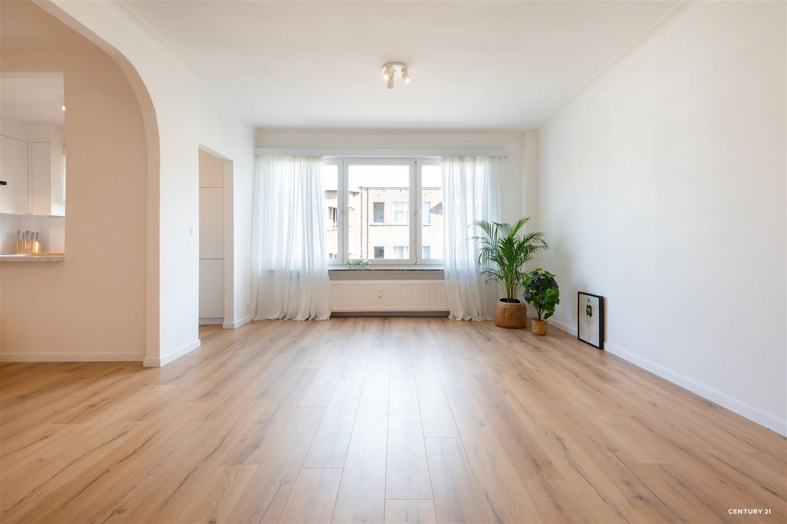 Lichtrijk appartement met terras en garage  foto {{pictureIndex}}