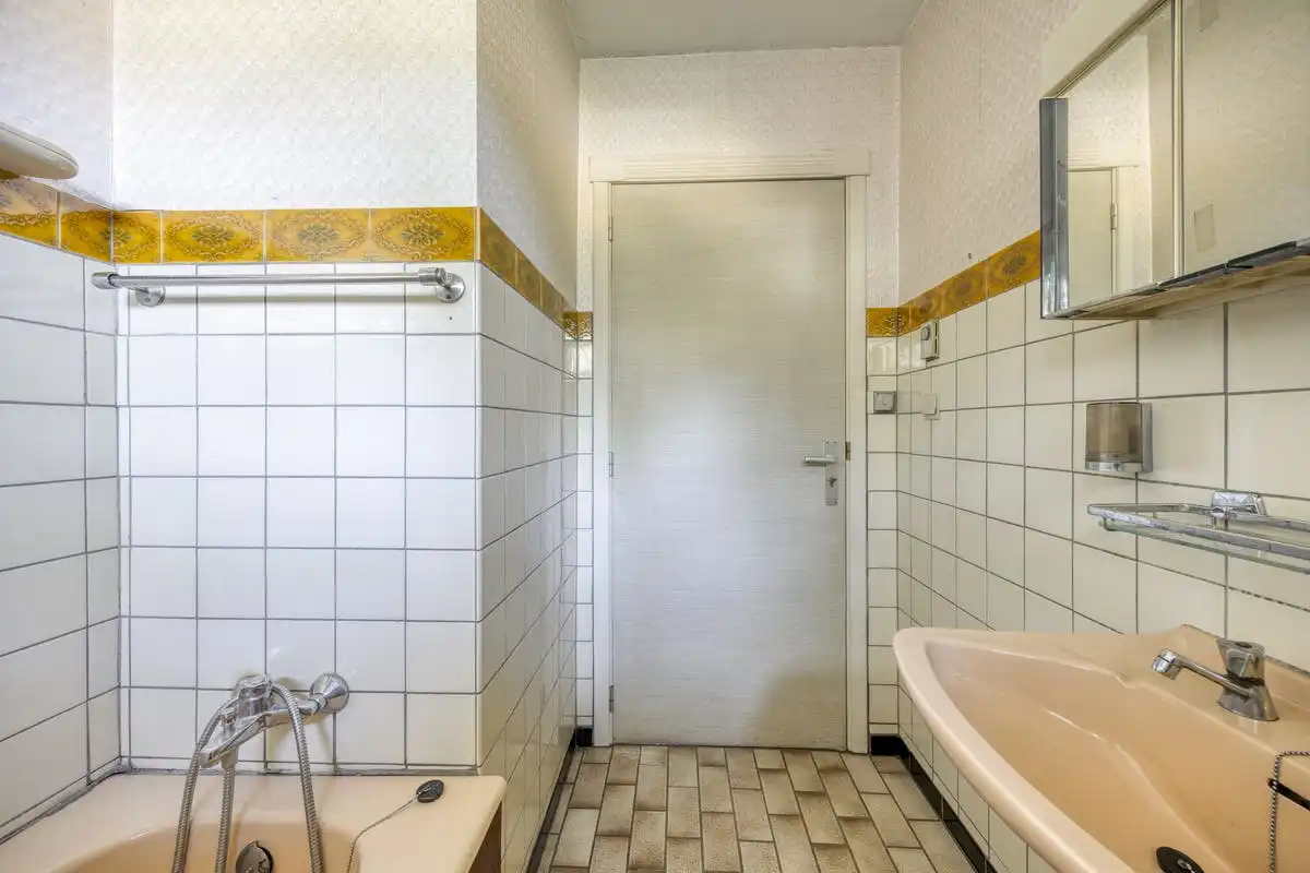 te renoveren huis op een perceel van 2445m² te koop in Geel foto 18