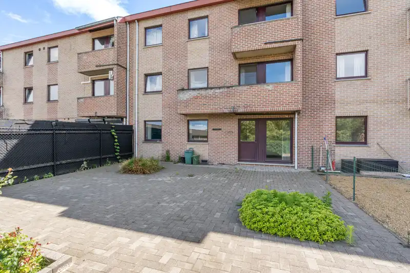 Zeer rustig gelegen gelijkvloers appartement met 3 slaapkamers, tuin en garage foto 4
