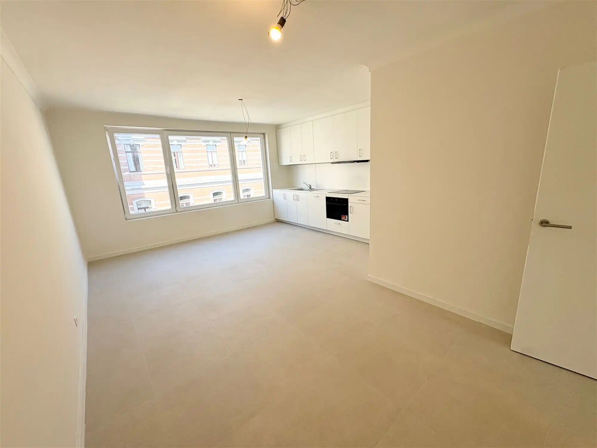 Prachtige vernieuwd 2 slpk appartement. foto 2