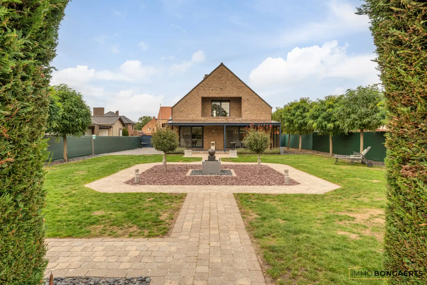 Ruime woning met 3 slaapkamers foto 33