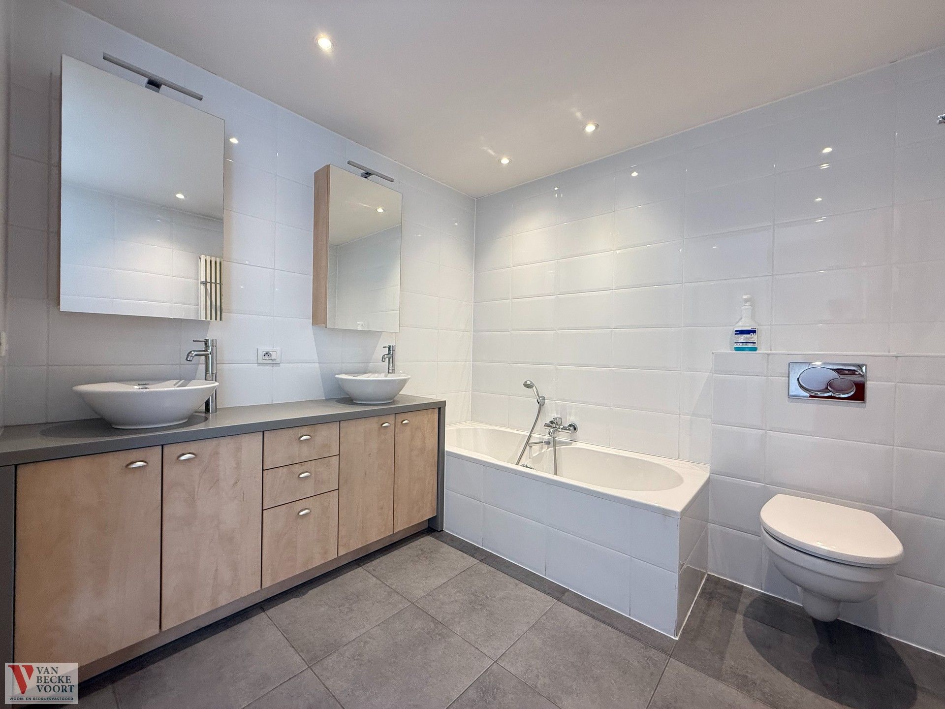 3-slaapkamer appartement met royale indeling foto 8
