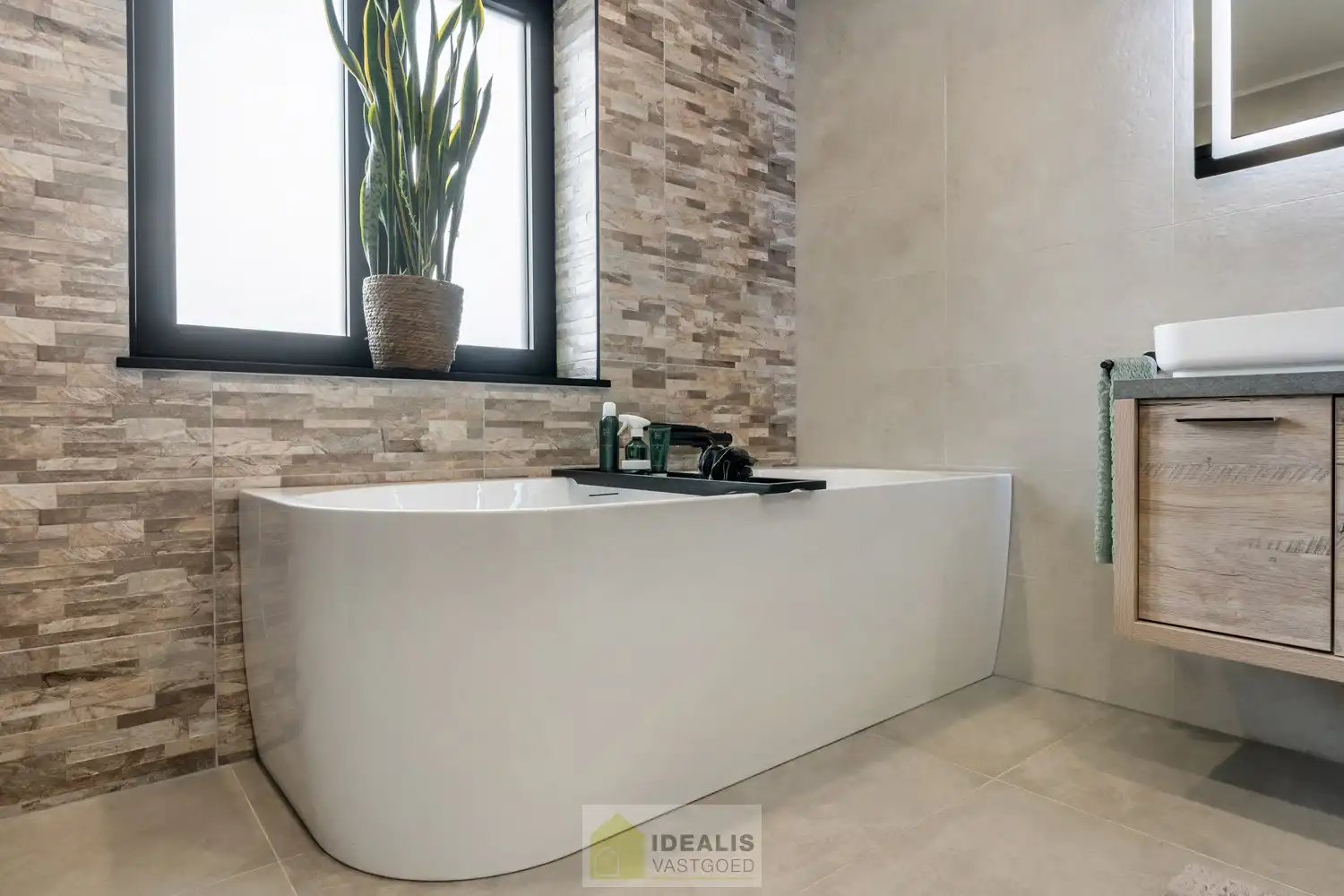 EEN BIJZONDER RIANTE WONING VAN MAAR LIEFST 302M² WOONOPPERVLAKTE OP EEN KNAP PERCEEL VAN 5A 90CA. foto 48