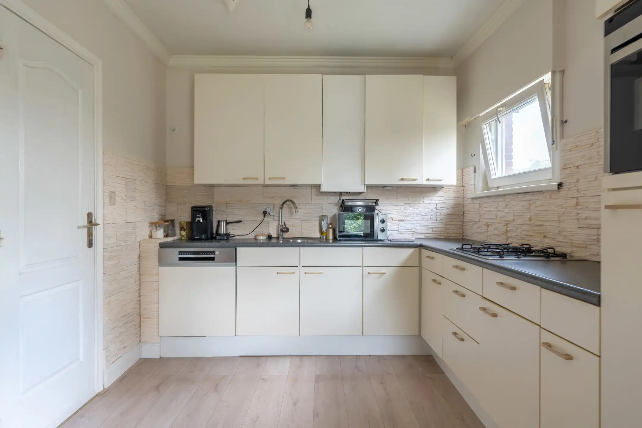 Zeer gunstig gelegen woning met 3/4 slaapkamers op 640 m² foto 10