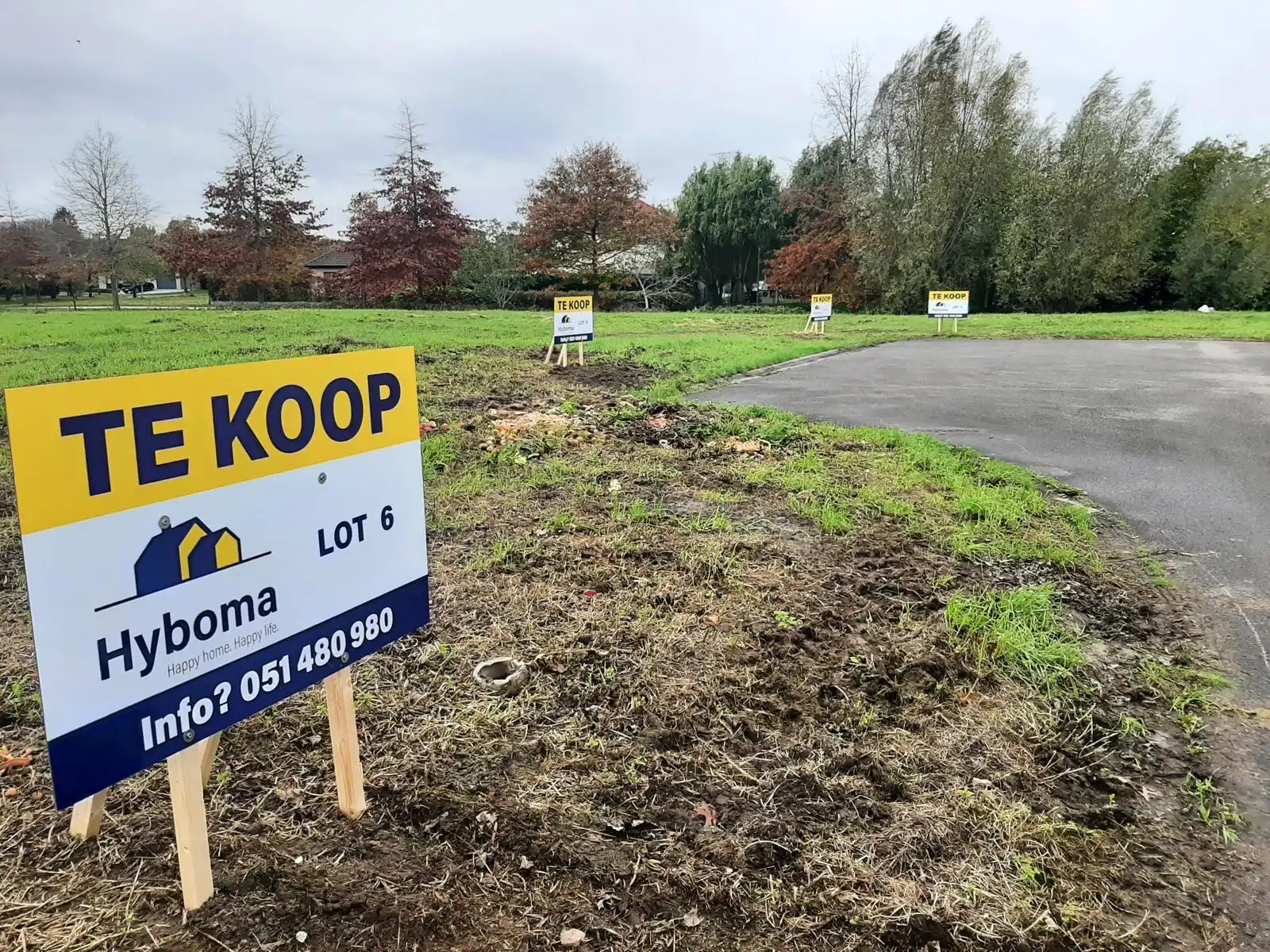 Villaperceel foto {{pictureIndex}}