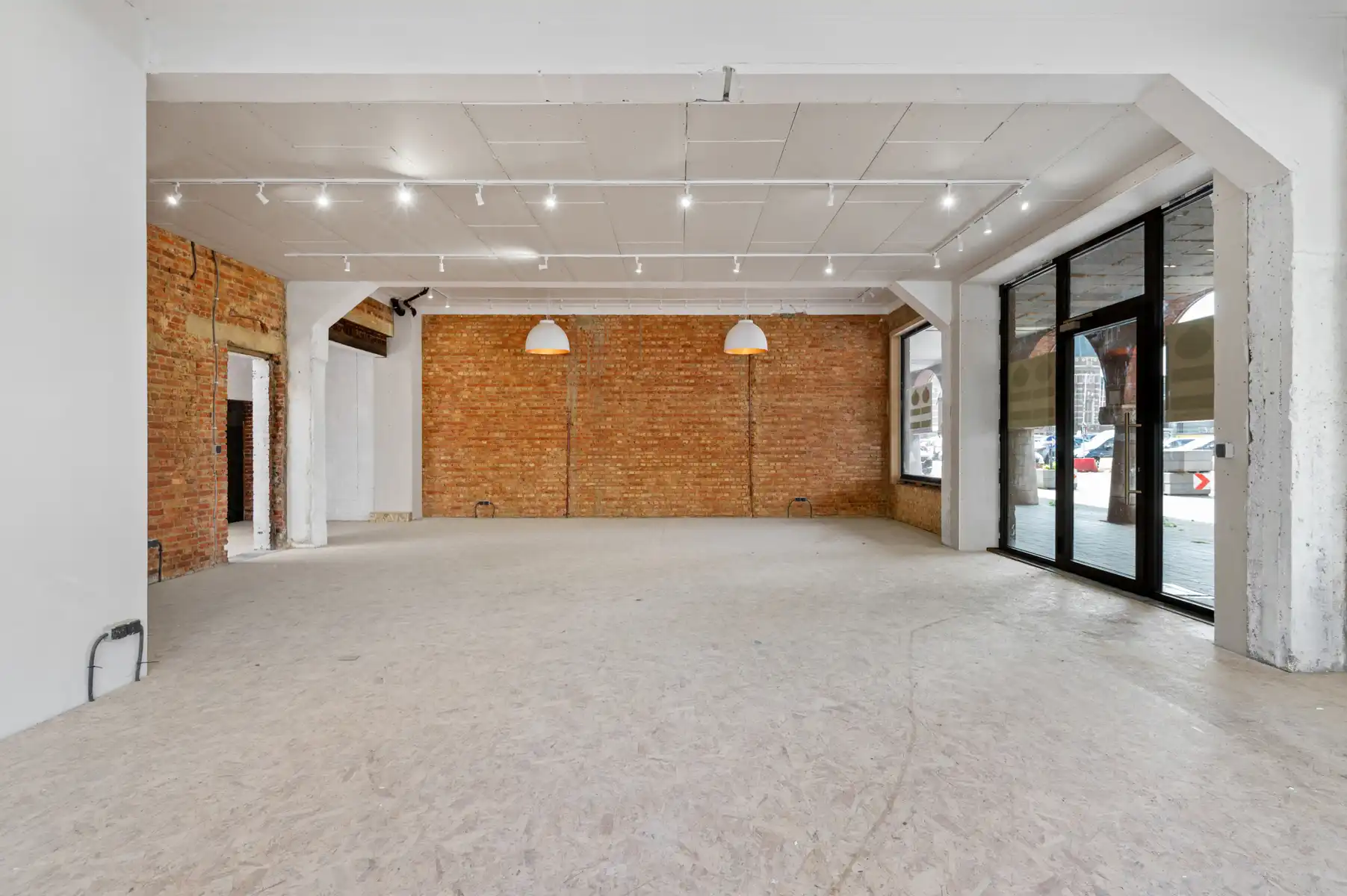 Ruim handelspand van ca. 165 m² op een commerciële locatie. foto 8